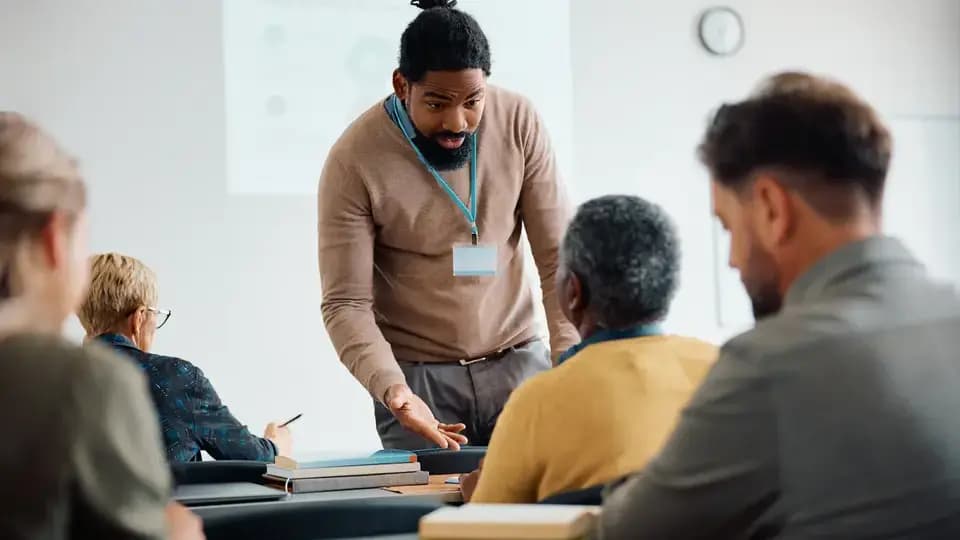 Professionnel sur son poste de travail